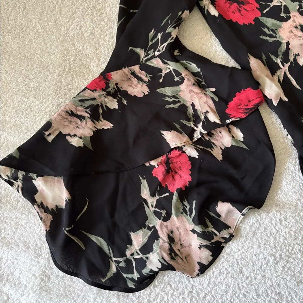 Vince Camuto Women’s Flared Sleeves Black,Red,Blouse Floral Print Size XL - Picture 5 of 7